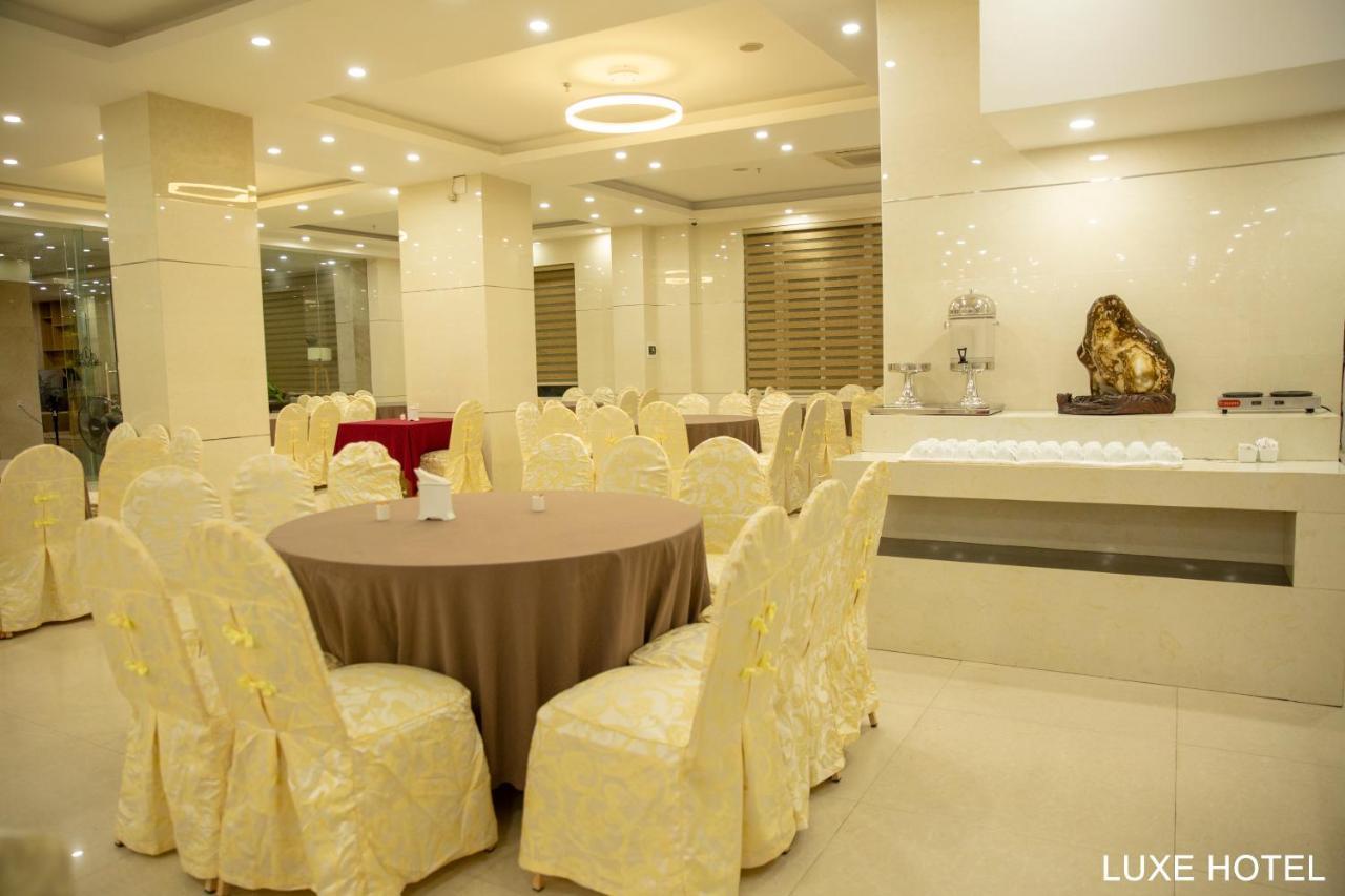 Luxe Hotel Ðồng Hới Buitenkant foto