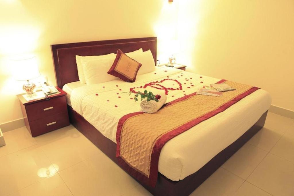 Luxe Hotel Ðồng Hới Buitenkant foto