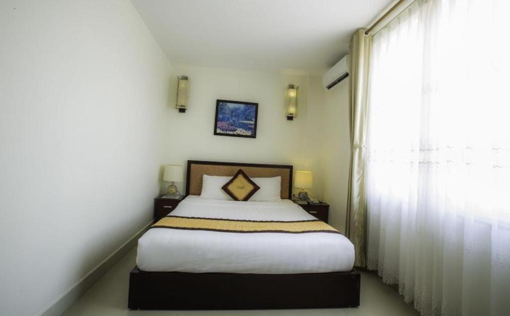 Luxe Hotel Ðồng Hới Buitenkant foto