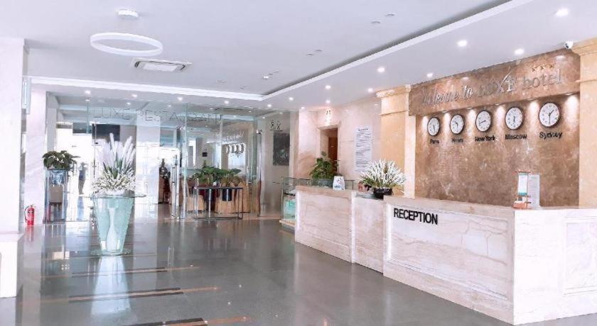 Luxe Hotel Ðồng Hới Buitenkant foto