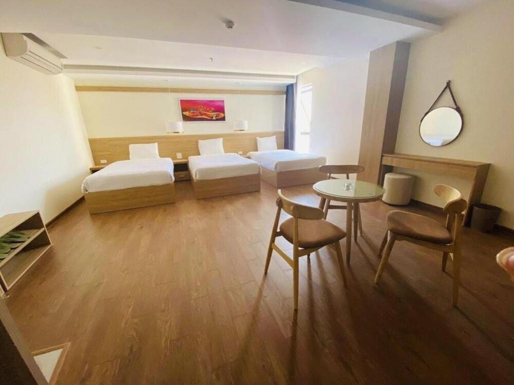 Luxe Hotel Ðồng Hới Buitenkant foto