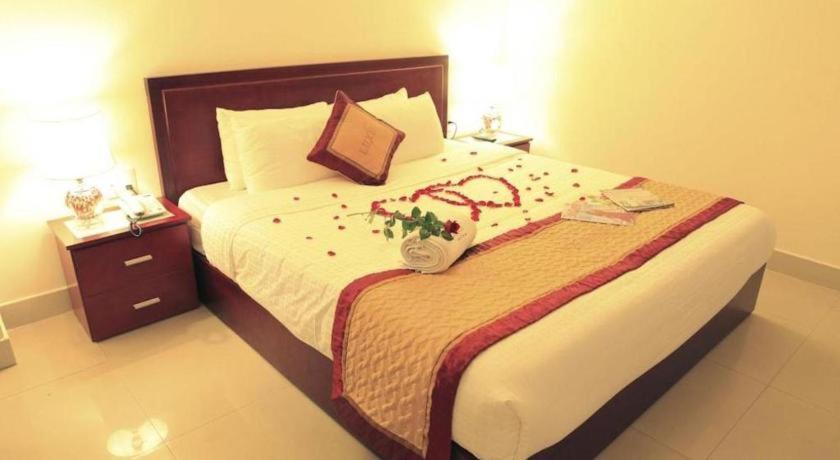 Luxe Hotel Ðồng Hới Buitenkant foto