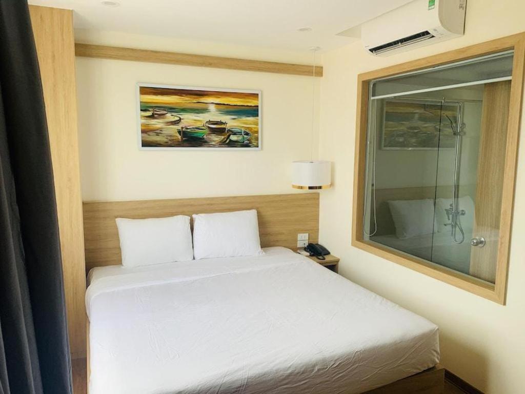 Luxe Hotel Ðồng Hới Buitenkant foto