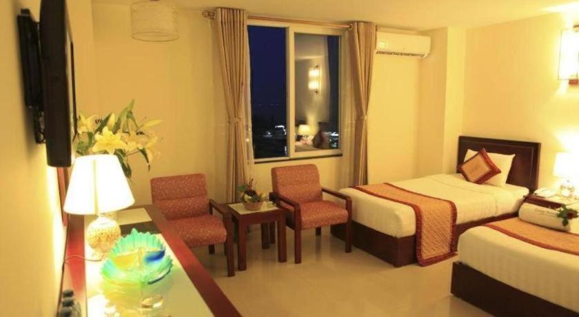 Luxe Hotel Ðồng Hới Buitenkant foto