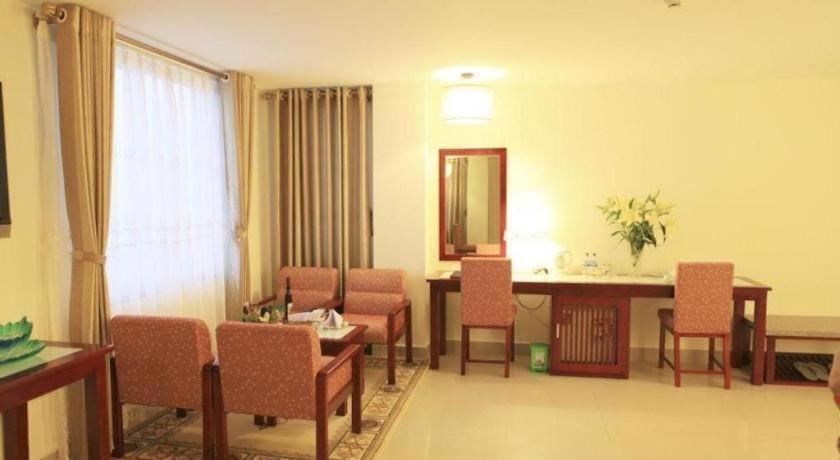 Luxe Hotel Ðồng Hới Buitenkant foto