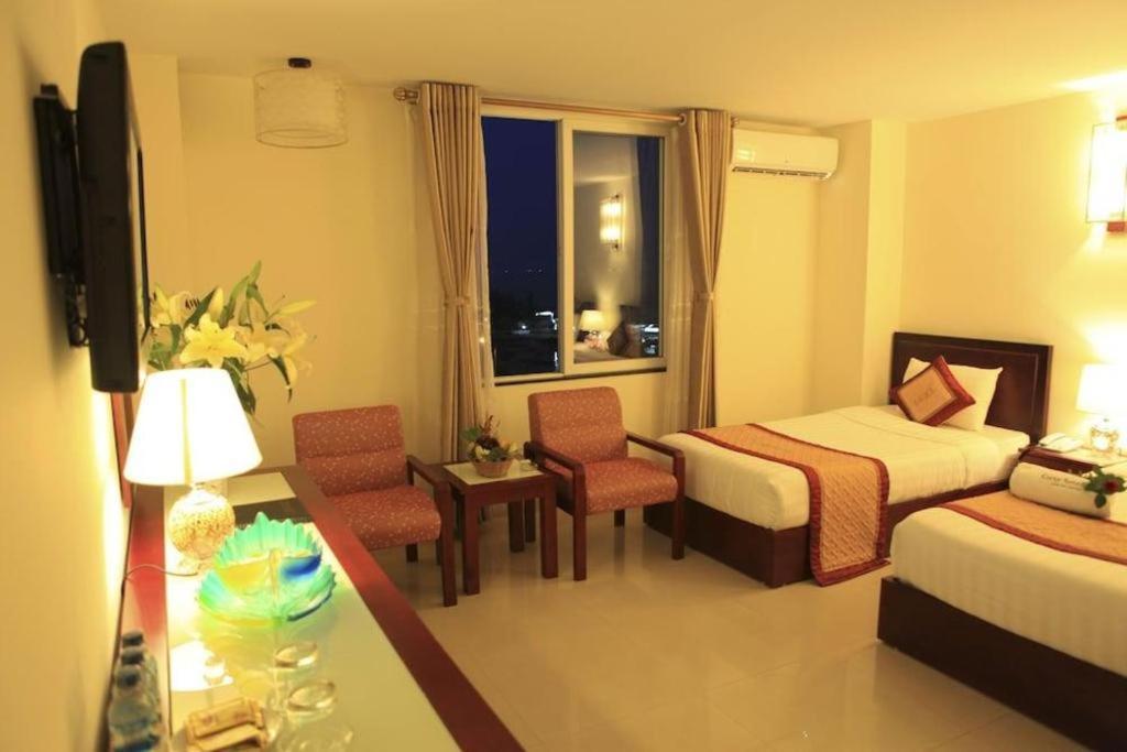 Luxe Hotel Ðồng Hới Buitenkant foto