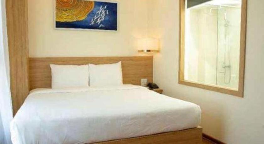 Luxe Hotel Ðồng Hới Buitenkant foto