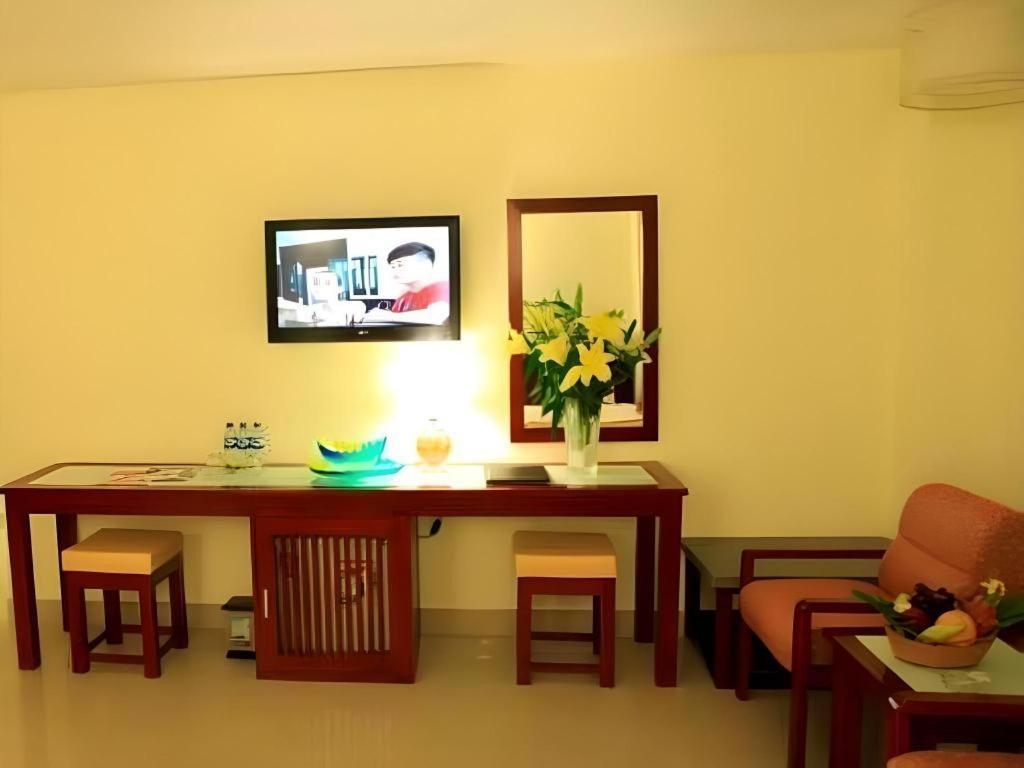 Luxe Hotel Ðồng Hới Buitenkant foto