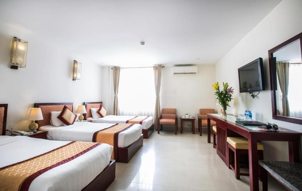 Luxe Hotel Ðồng Hới Buitenkant foto