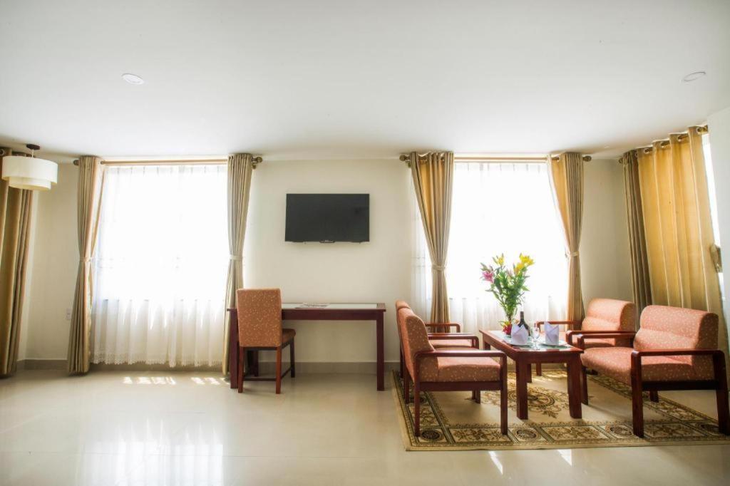 Luxe Hotel Ðồng Hới Buitenkant foto