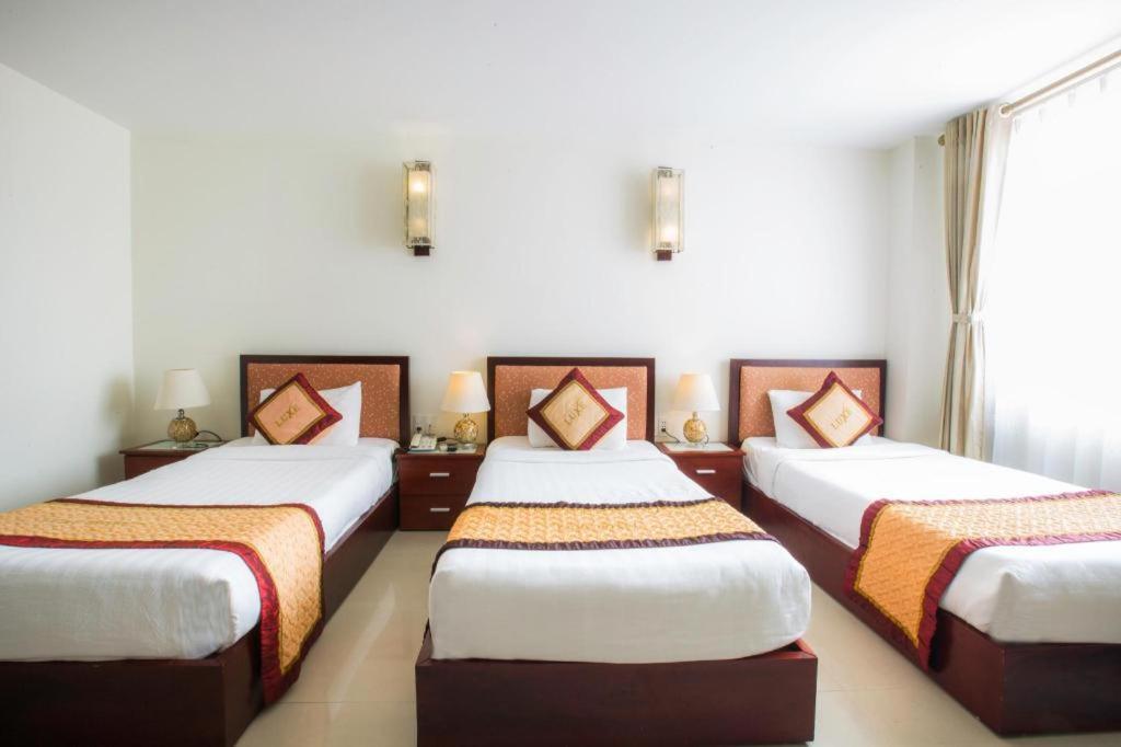Luxe Hotel Ðồng Hới Buitenkant foto